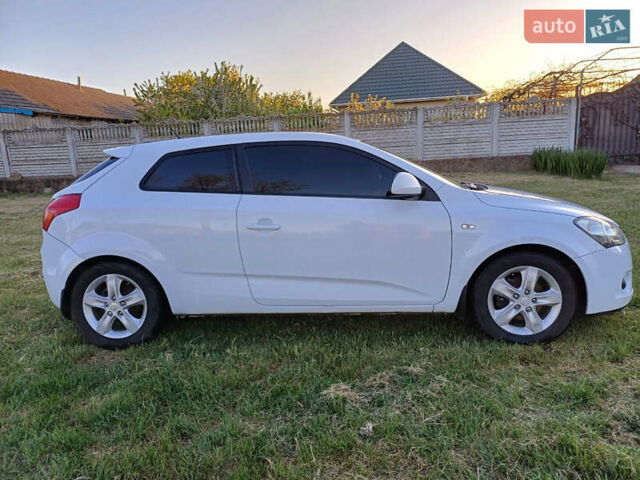Білий Кіа Сід, об'ємом двигуна 1.4 л та пробігом 255 тис. км за 5300 $, фото 1 на Automoto.ua