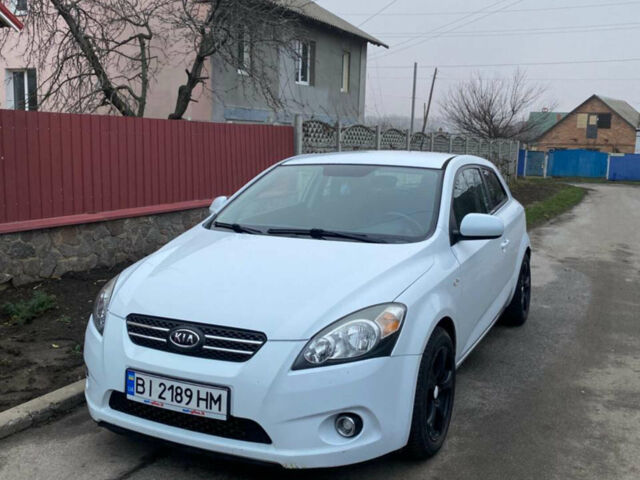 Белый Киа Сид, объемом двигателя 1.4 л и пробегом 181 тыс. км за 5650 $, фото 1 на Automoto.ua