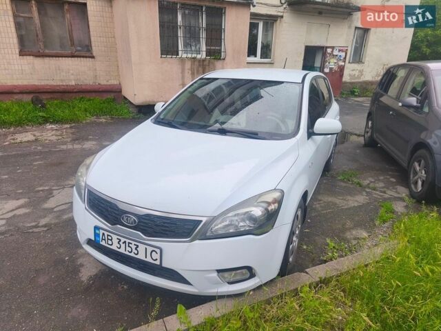 Білий Кіа Сід, об'ємом двигуна 1.4 л та пробігом 209 тис. км за 5700 $, фото 1 на Automoto.ua