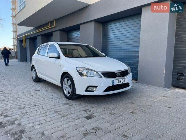 Белый Киа Сид, объемом двигателя 1.6 л и пробегом 194 тыс. км за 7800 $, фото 1 на Automoto.ua