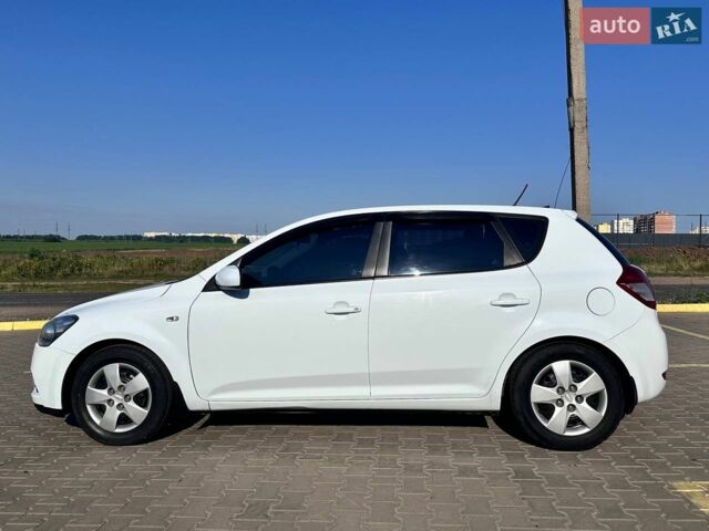 Білий Кіа Сід, об'ємом двигуна 1.4 л та пробігом 216 тис. км за 6600 $, фото 1 на Automoto.ua