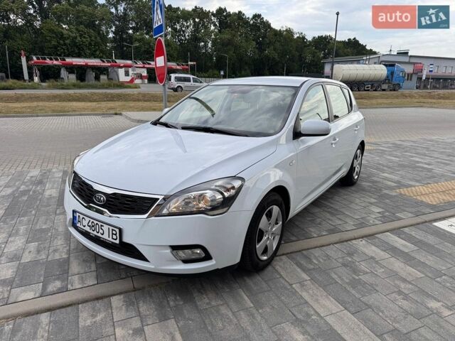 Білий Кіа Сід, об'ємом двигуна 1.4 л та пробігом 189 тис. км за 6200 $, фото 1 на Automoto.ua