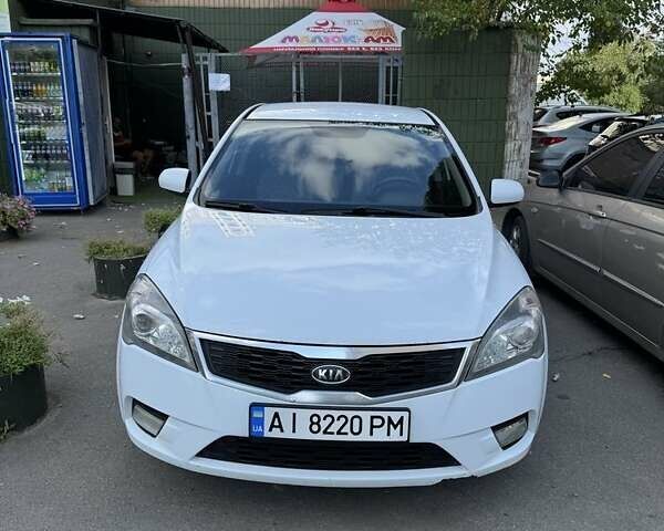 Белый Киа Сид, объемом двигателя 1.6 л и пробегом 350 тыс. км за 6750 $, фото 1 на Automoto.ua
