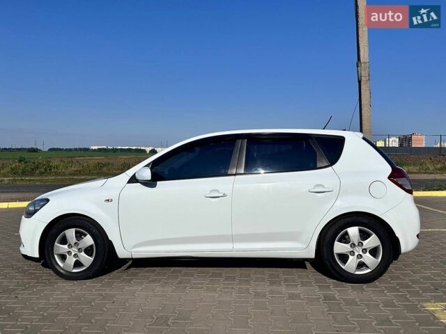 Білий Кіа Сід, об'ємом двигуна 1.4 л та пробігом 216 тис. км за 6600 $, фото 1 на Automoto.ua