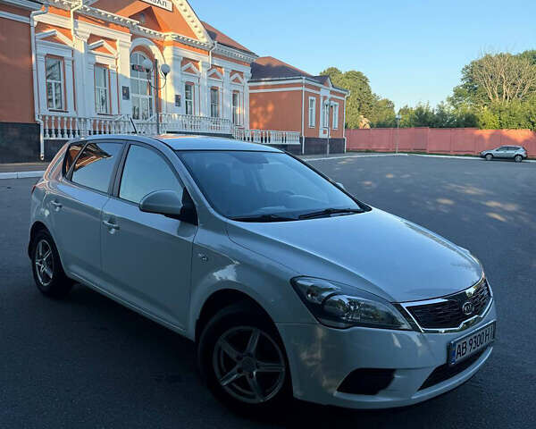 Белый Киа Сид, объемом двигателя 1.4 л и пробегом 186 тыс. км за 6300 $, фото 1 на Automoto.ua