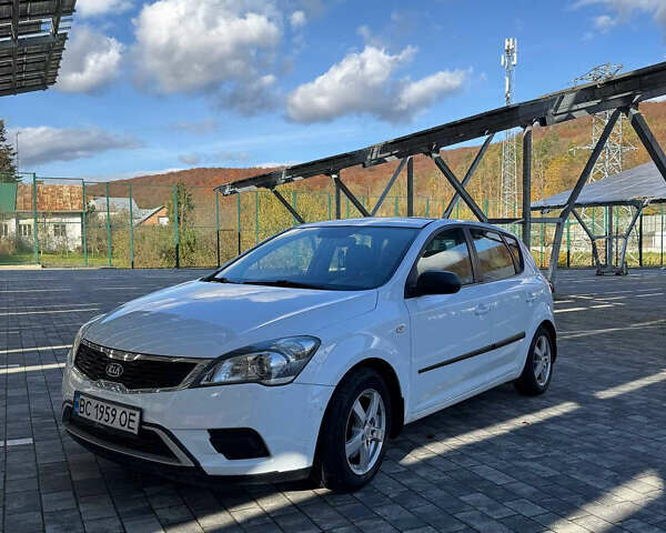 Киа Сид 2011 в Львове на Automoto.ua Белый Киа Сид, объемом двигателя 1.6 л и пробегом 209 тыс. км за 6200 $, фото 1 на Automoto.ua