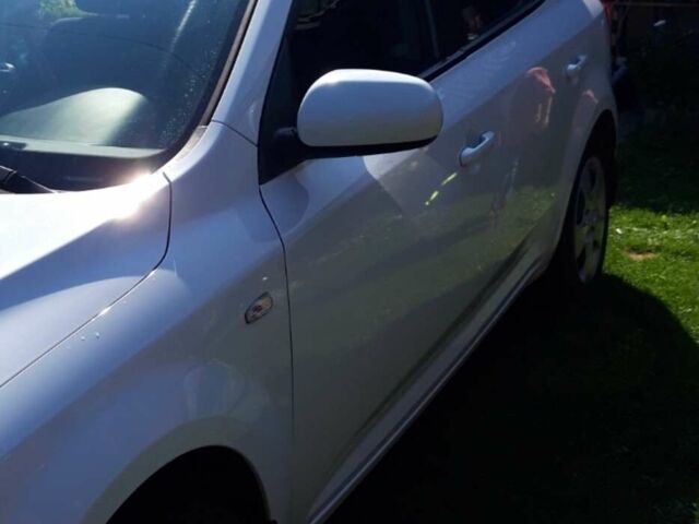 Білий Кіа Сід, об'ємом двигуна 1.6 л та пробігом 210 тис. км за 8300 $, фото 1 на Automoto.ua