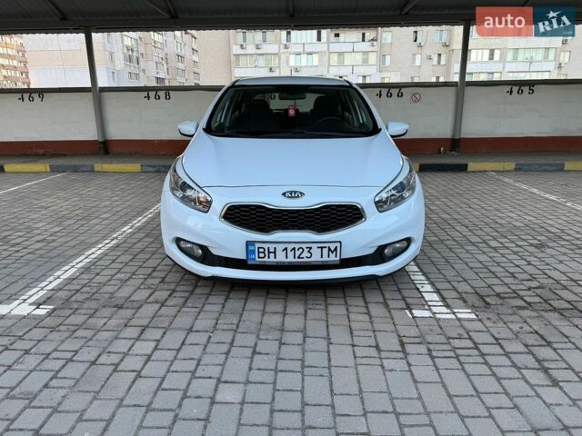 Белый Киа Сид, объемом двигателя 1.4 л и пробегом 287 тыс. км за 6950 $, фото 1 на Automoto.ua
