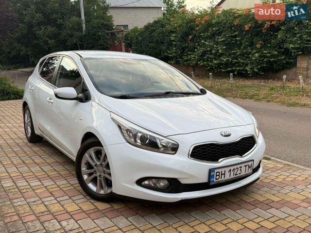Белый Киа Сид, объемом двигателя 1.4 л и пробегом 287 тыс. км за 7300 $, фото 1 на Automoto.ua