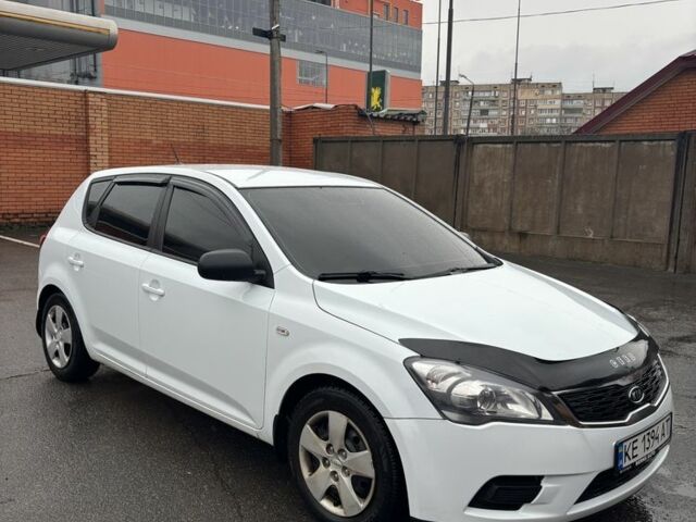 Білий Кіа Сід, об'ємом двигуна 1.6 л та пробігом 300 тис. км за 5700 $, фото 1 на Automoto.ua