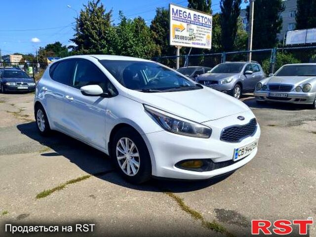 Белый Киа Сид, объемом двигателя 1.6 л и пробегом 22500 тыс. км за 5500 $, фото 1 на Automoto.ua