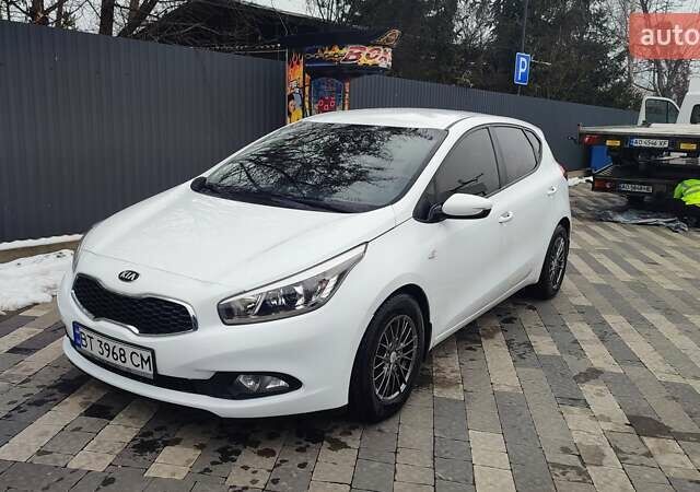 Белый Киа Сид, объемом двигателя 1.59 л и пробегом 134 тыс. км за 10300 $, фото 1 на Automoto.ua