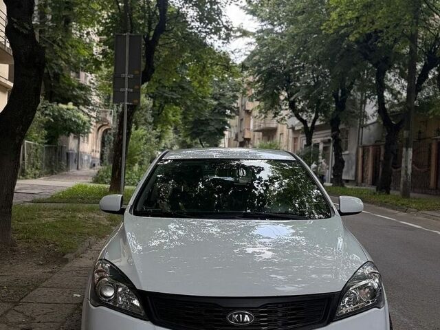 Білий Кіа Сід, об'ємом двигуна 1.58 л та пробігом 223 тис. км за 7500 $, фото 1 на Automoto.ua