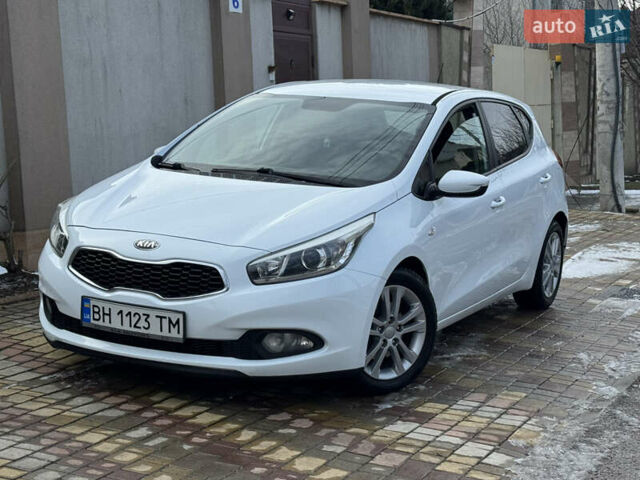 Белый Киа Сид, объемом двигателя 1.4 л и пробегом 287 тыс. км за 6999 $, фото 1 на Automoto.ua
