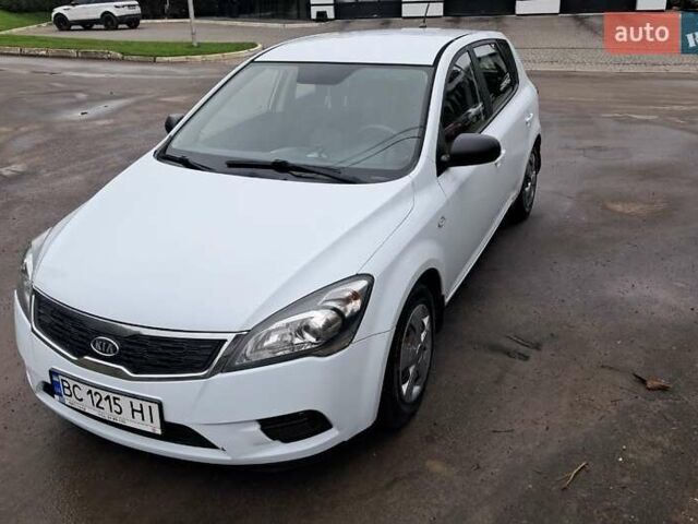 Білий Кіа Сід, об'ємом двигуна 1.58 л та пробігом 192 тис. км за 6800 $, фото 1 на Automoto.ua