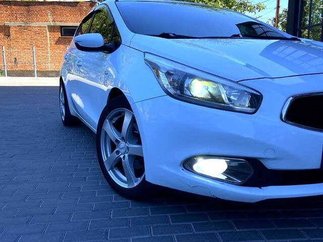 Белый Киа Сид, объемом двигателя 1.6 л и пробегом 280 тыс. км за 7800 $, фото 1 на Automoto.ua