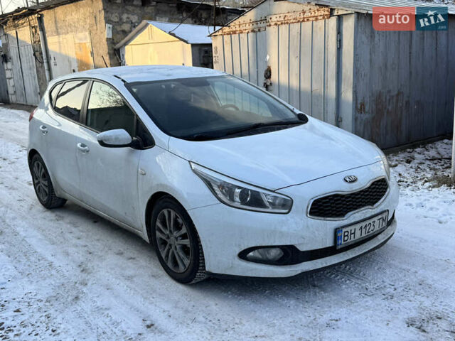 Білий Кіа Сід, об'ємом двигуна 1.5 л та пробігом 287 тис. км за 7400 $, фото 1 на Automoto.ua