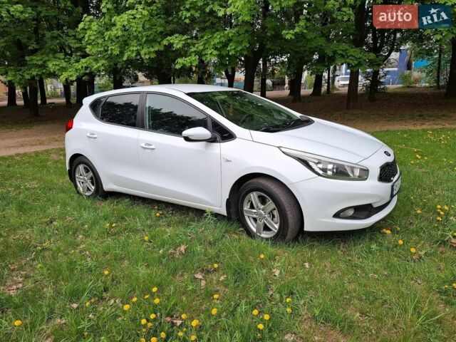 Белый Киа Сид, объемом двигателя 1.6 л и пробегом 220 тыс. км за 7800 $, фото 1 на Automoto.ua