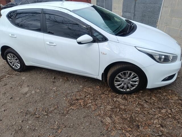 Белый Киа Сид, объемом двигателя 1.4 л и пробегом 238 тыс. км за 4800 $, фото 1 на Automoto.ua