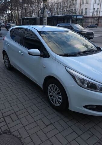 Білий Кіа Сід, об'ємом двигуна 1.6 л та пробігом 113 тис. км за 9900 $, фото 1 на Automoto.ua