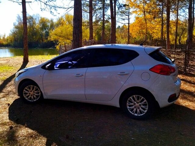 Белый Киа Сид, объемом двигателя 1.6 л и пробегом 131 тыс. км за 11000 $, фото 1 на Automoto.ua
