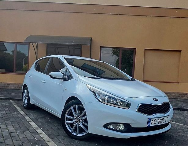 Белый Киа Сид, объемом двигателя 1.58 л и пробегом 137 тыс. км за 8990 $, фото 1 на Automoto.ua