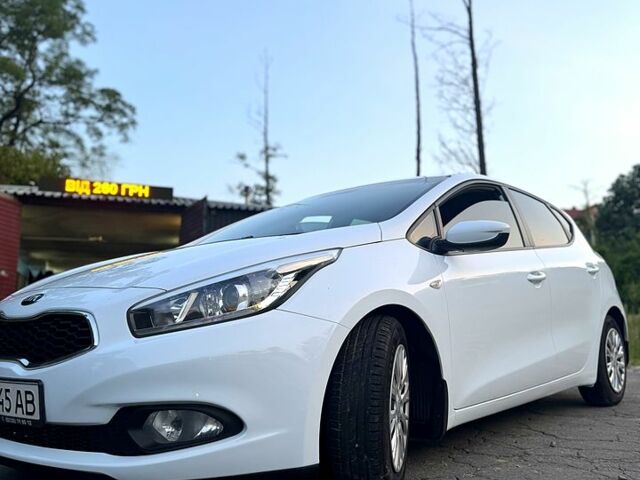 Білий Кіа Сід, об'ємом двигуна 1.6 л та пробігом 134 тис. км за 10900 $, фото 1 на Automoto.ua