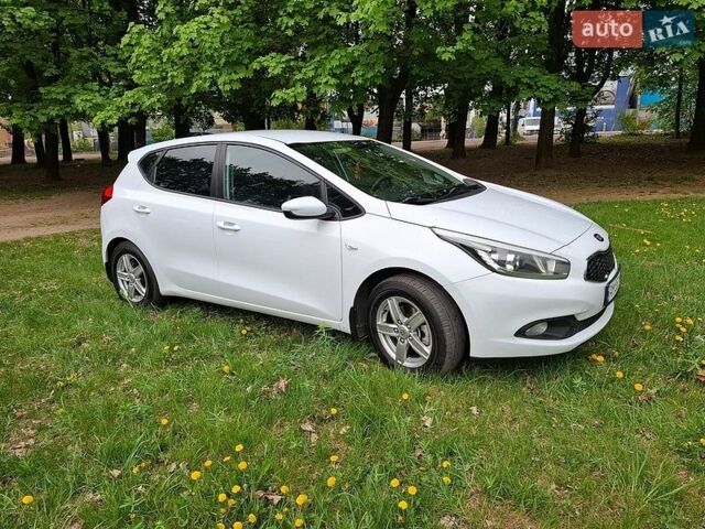 Белый Киа Сид, объемом двигателя 1.6 л и пробегом 220 тыс. км за 8000 $, фото 1 на Automoto.ua
