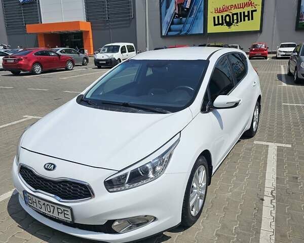 Белый Киа Сид, объемом двигателя 1.59 л и пробегом 196 тыс. км за 10500 $, фото 1 на Automoto.ua