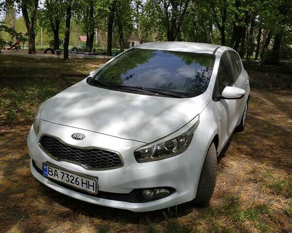 Білий Кіа Сід, об'ємом двигуна 1.59 л та пробігом 127 тис. км за 11000 $, фото 1 на Automoto.ua