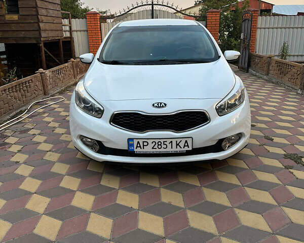 Белый Киа Сид, объемом двигателя 1.58 л и пробегом 62 тыс. км за 13000 $, фото 1 на Automoto.ua