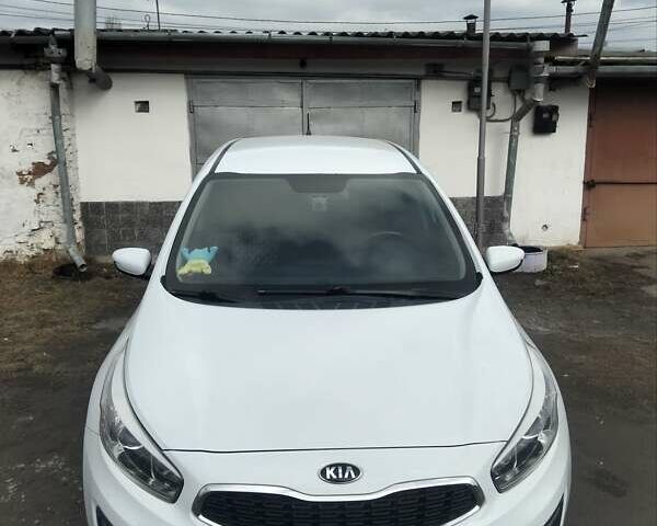 Білий Кіа Сід, об'ємом двигуна 1.4 л та пробігом 189 тис. км за 8800 $, фото 1 на Automoto.ua