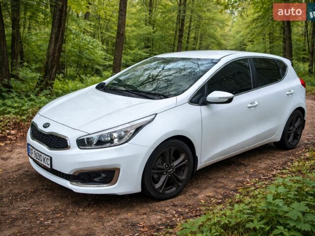 Белый Киа Сид, объемом двигателя 1.58 л и пробегом 172 тыс. км за 9300 $, фото 1 на Automoto.ua