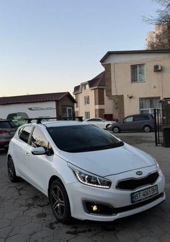 Белый Киа Сид, объемом двигателя 1.6 л и пробегом 134 тыс. км за 11900 $, фото 1 на Automoto.ua