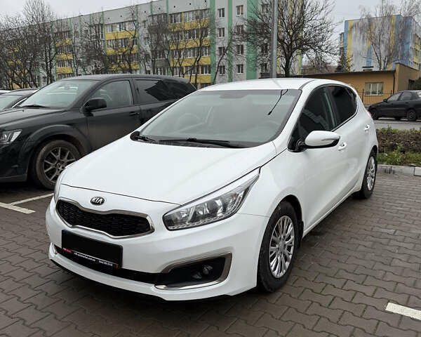 Білий Кіа Сід, об'ємом двигуна 1.59 л та пробігом 95 тис. км за 13900 $, фото 1 на Automoto.ua