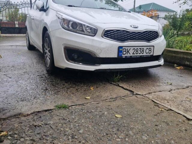 Белый Киа Сид, объемом двигателя 1.58 л и пробегом 89 тыс. км за 16000 $, фото 1 на Automoto.ua