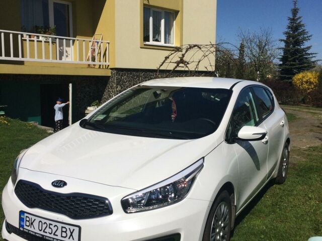 Белый Киа Сид, объемом двигателя 1.6 л и пробегом 46 тыс. км за 15000 $, фото 1 на Automoto.ua