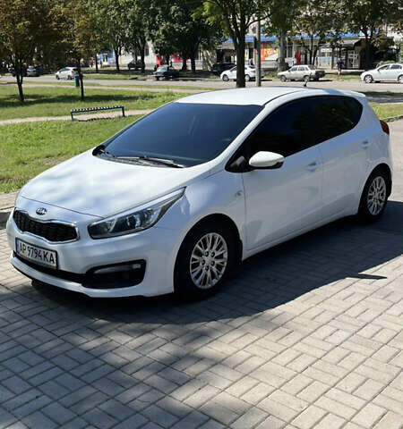 Белый Киа Сид, объемом двигателя 1.59 л и пробегом 61 тыс. км за 15000 $, фото 1 на Automoto.ua