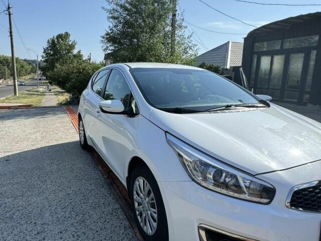 Белый Киа Сид, объемом двигателя 0 л и пробегом 100 тыс. км за 12300 $, фото 1 на Automoto.ua