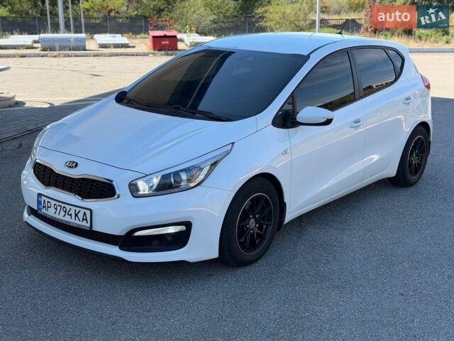 Белый Киа Сид, объемом двигателя 1.59 л и пробегом 70 тыс. км за 13500 $, фото 1 на Automoto.ua
