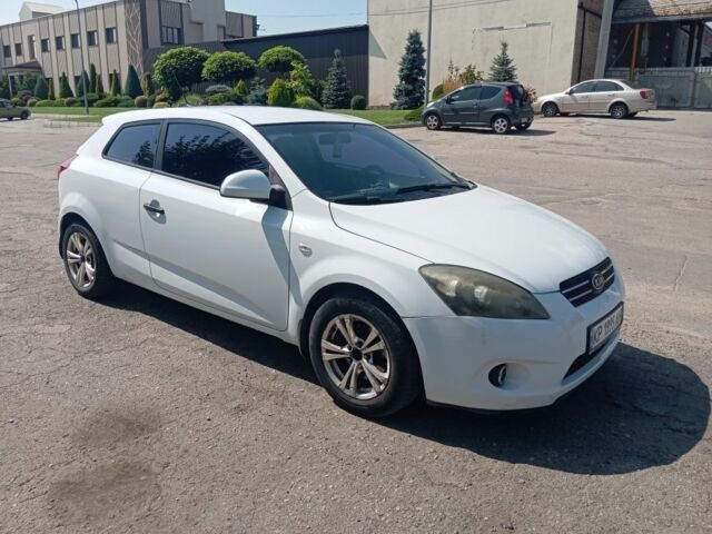 Белый Киа Сид, объемом двигателя 1.4 л и пробегом 272 тыс. км за 5100 $, фото 1 на Automoto.ua