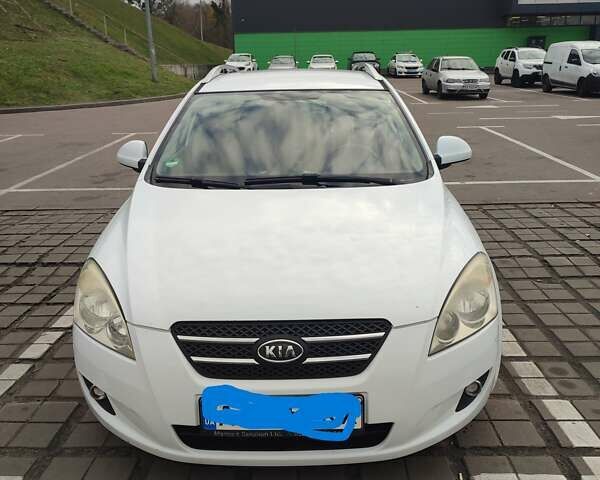 Белый Киа Сид, объемом двигателя 1.58 л и пробегом 330 тыс. км за 5000 $, фото 1 на Automoto.ua