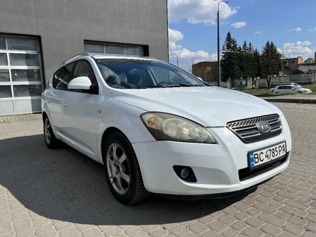 Белый Киа Сид, объемом двигателя 2 л и пробегом 289 тыс. км за 5600 $, фото 1 на Automoto.ua