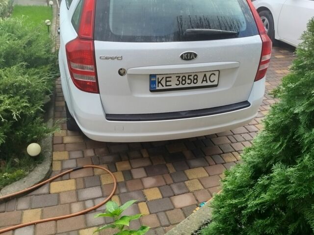 Белый Киа Сид, объемом двигателя 1.6 л и пробегом 380 тыс. км за 5700 $, фото 1 на Automoto.ua