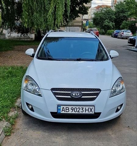 Белый Киа Сид, объемом двигателя 1.58 л и пробегом 292 тыс. км за 5300 $, фото 1 на Automoto.ua