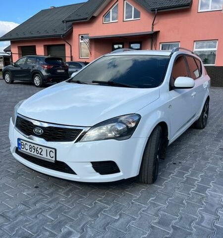 Белый Киа Сид, объемом двигателя 1.6 л и пробегом 400 тыс. км за 5400 $, фото 1 на Automoto.ua