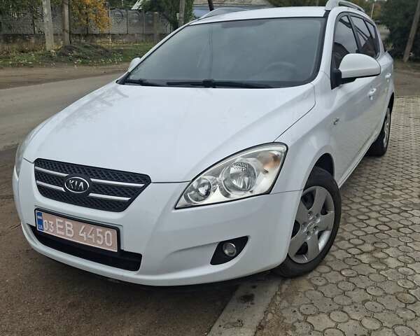 Белый Киа Сид, объемом двигателя 1.4 л и пробегом 260 тыс. км за 5300 $, фото 1 на Automoto.ua