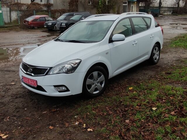 Белый Киа Сид, объемом двигателя 0 л и пробегом 100 тыс. км за 7200 $, фото 1 на Automoto.ua