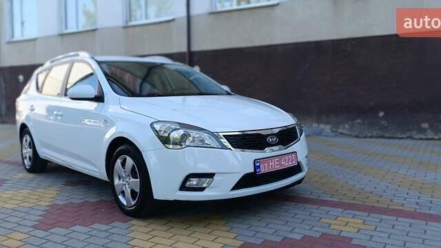 Белый Киа Сид, объемом двигателя 1.4 л и пробегом 223 тыс. км за 5650 $, фото 1 на Automoto.ua