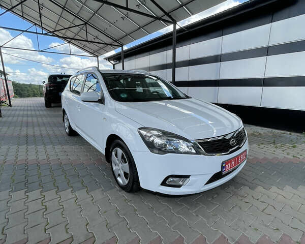 Білий Кіа Сід, об'ємом двигуна 1.6 л та пробігом 226 тис. км за 7500 $, фото 1 на Automoto.ua